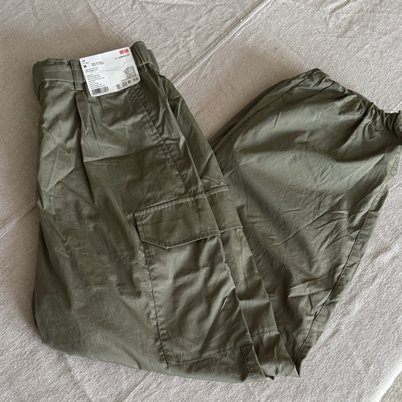 Uniqlo Pants - Uniqlo Cargo Pants in Olive